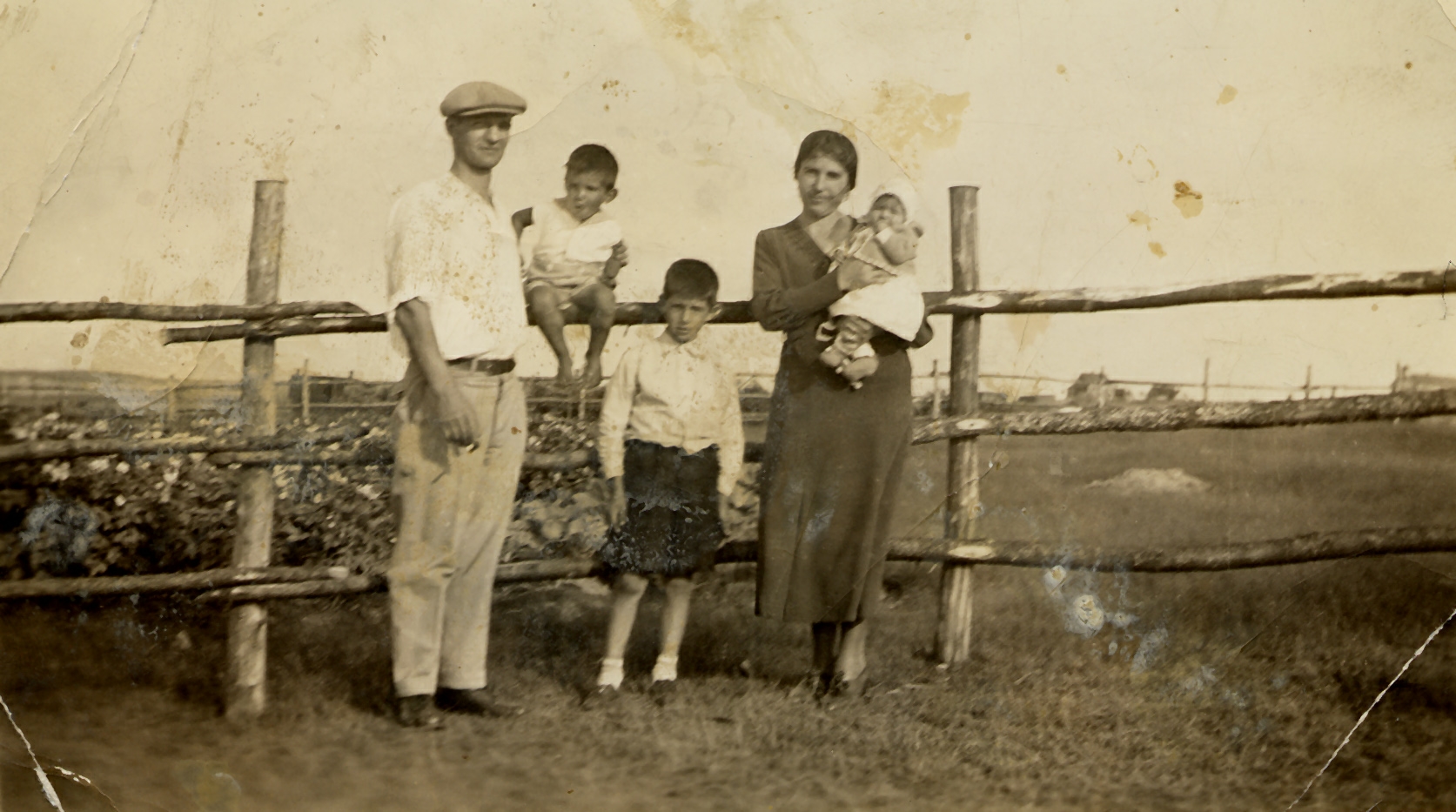 1936, Donkin. Pa, Fermino, Giovanni, Ma and Gloria.