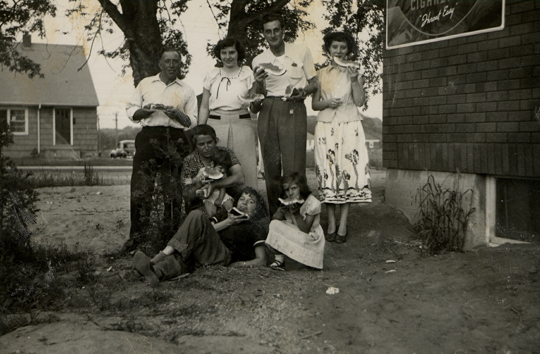 1951. ?, Gloria Braganolo, Pelenio Argenta, Norina Squario. Ma holding Dianna, Jenny and Theresa.