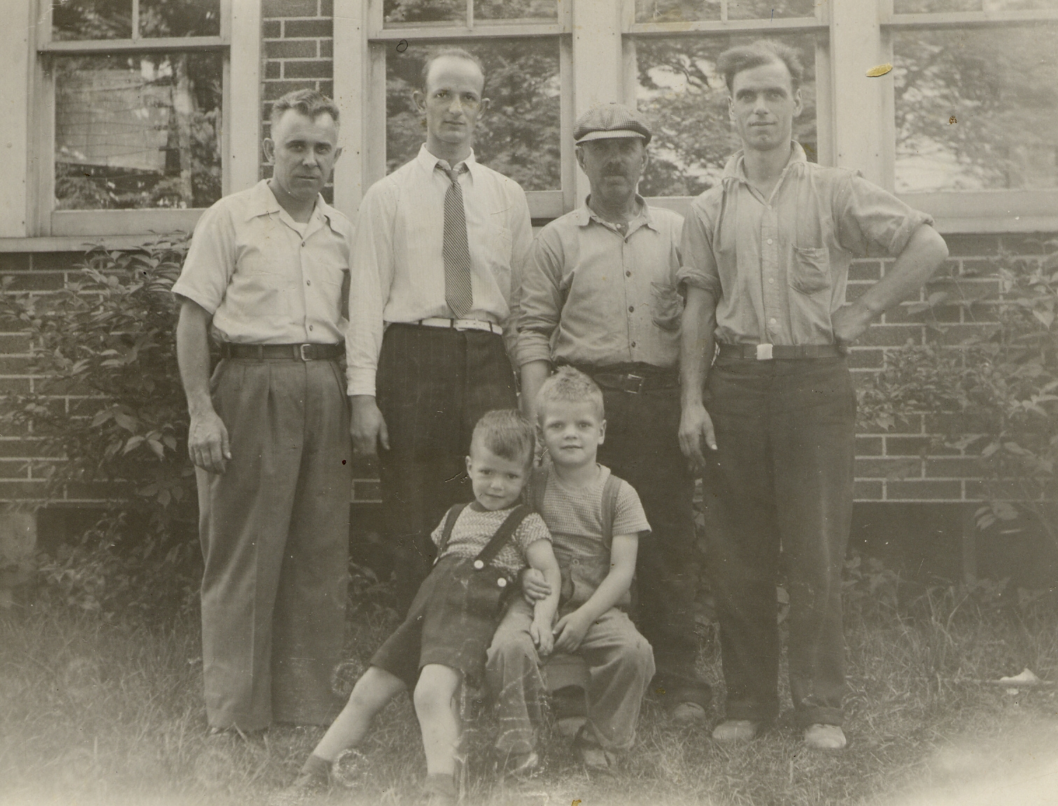 1943?, Niagra Falls. Joe Sebben, Fermino DeLazzer, his father, Bromo DeLazzer, Frankie and Johnny.