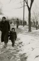 1953?, Niagra Falls. Ma and Dianna.